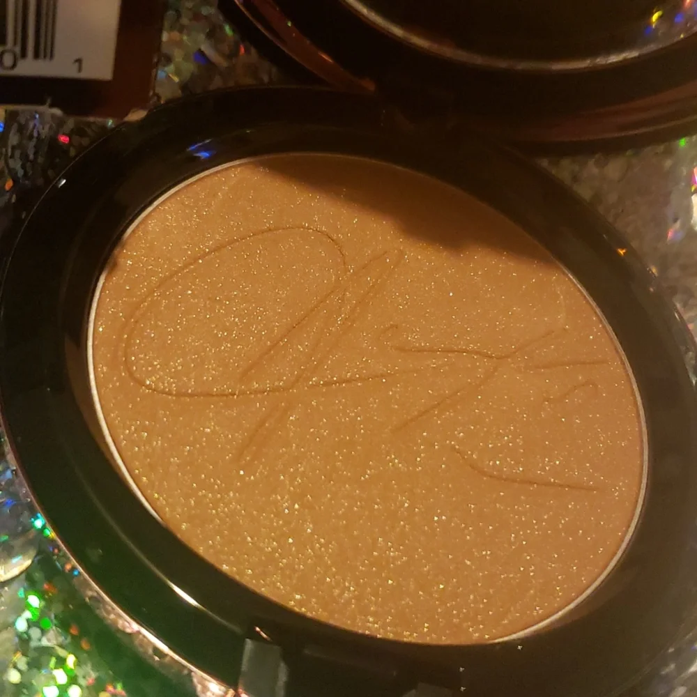 🌟HP🌟❇️BABY GIRL MAC Cosmetics x Aaliyah DISCONTINUED Bronzer NWT